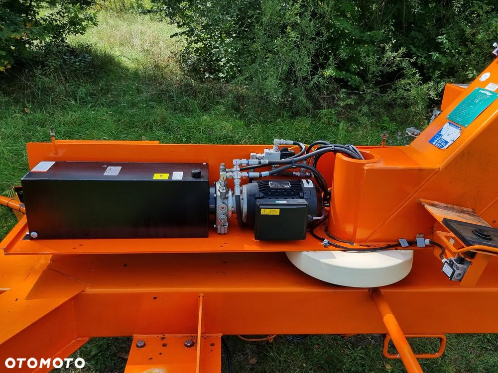 Nifty 170 HAC Zwyżka koszowa 17 metrów Podnośnik. jak Nowa z salonu 2015rok. PRĄD 230v. 4 sekcje sterowania na dole Nowy model! Z komuny Norweskiej. Używana była 1 raz do roku. Serwisowana w DEKRA do końca OKAZJA. Zwyżka Obrotowa. Poziomowanie kosza. Pełna Hydraulika. Ani deka luzów i wycieków. Zadbany sprzęt. Posiadam 2 identyczne sztuki. Druga z 2020 roku! - 11
