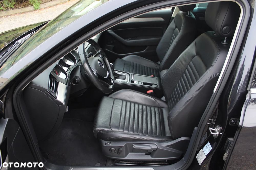Volkswagen Passat Variant 2.0 TDI 4Mot R-Line Edition DSG - 19