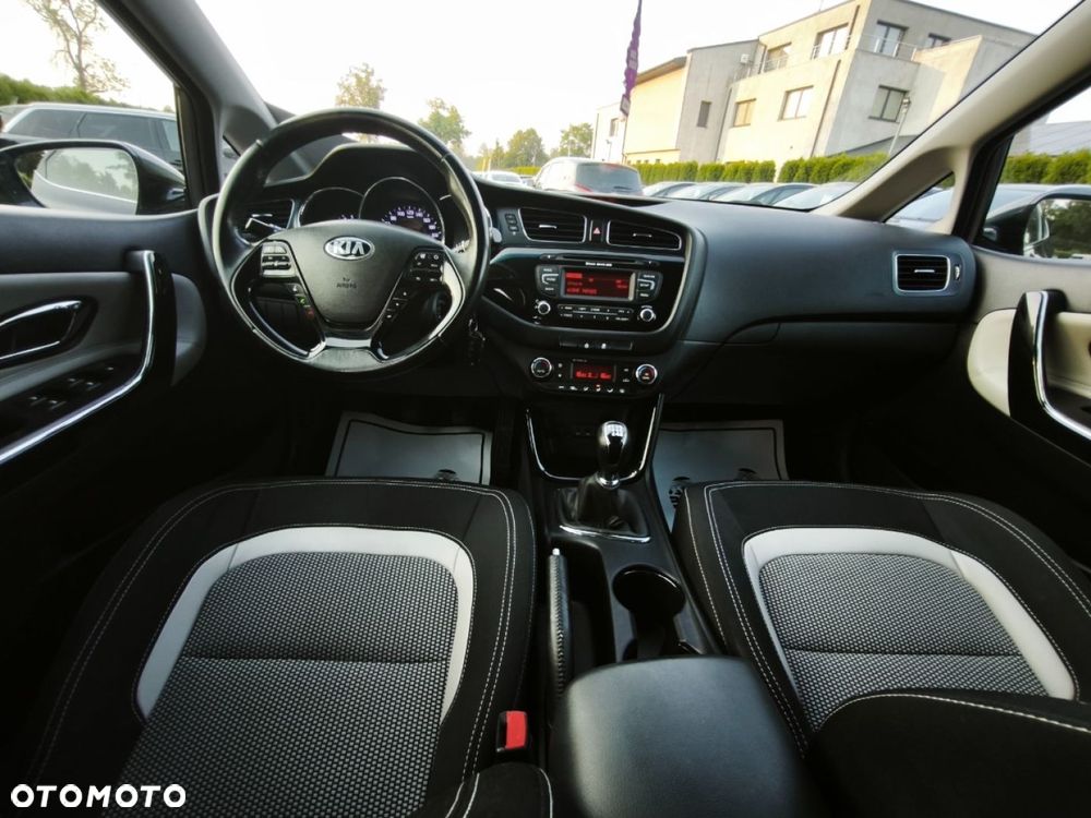 Kia Ceed - 8