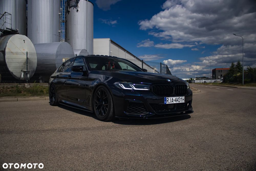 BMW Seria 5 M550i xDrive sport - 10
