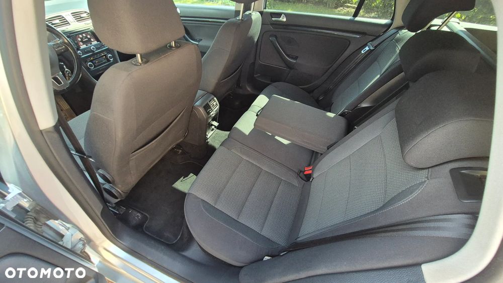 Volkswagen Golf 1.6 TDI DPF BlueMotion - 29