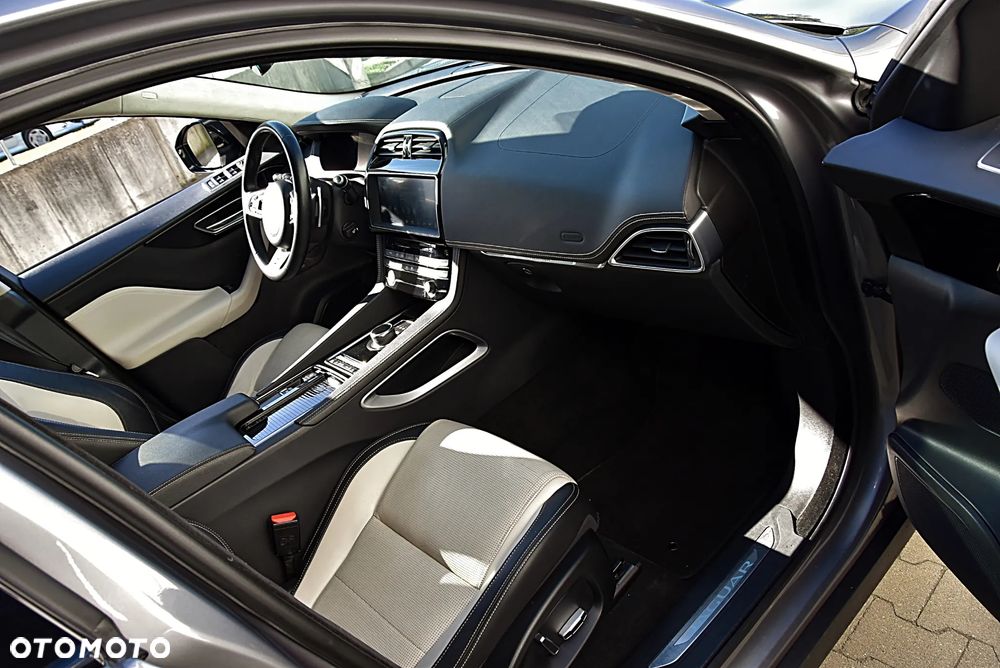 Jaguar F-Pace 2.0 i4P AWD R-Sport - 21