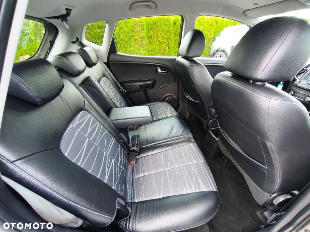 Kia Venga - 15