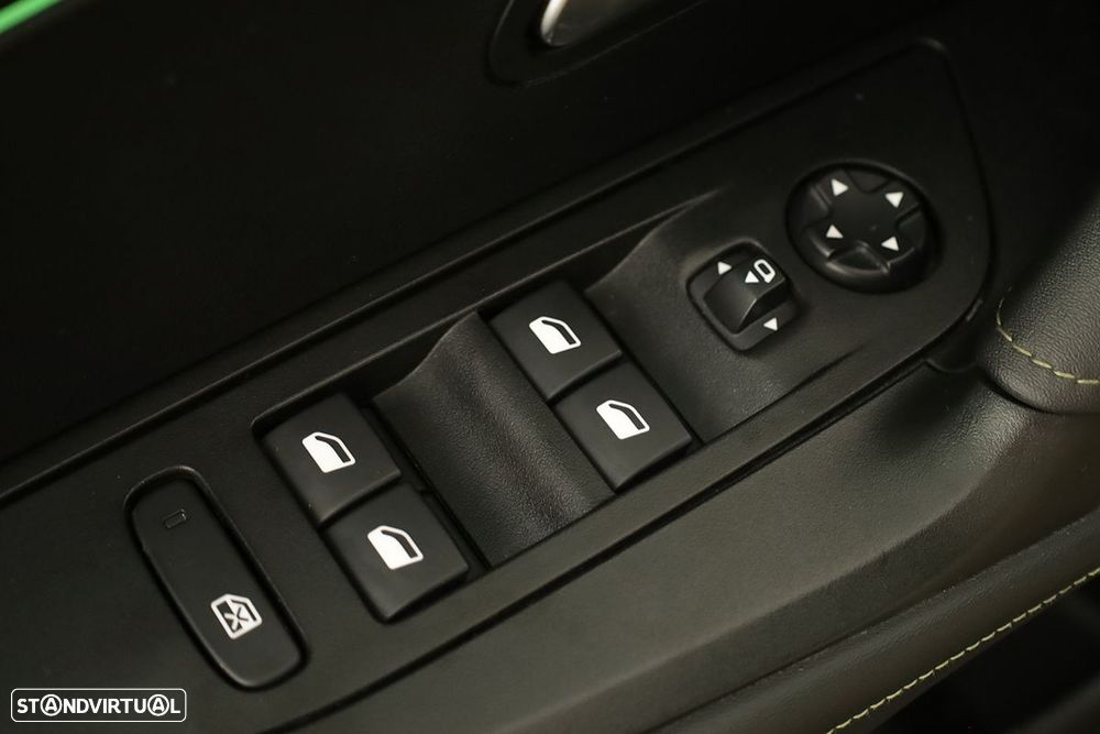 Peugeot 2008 1.2 PureTech GT EAT8 - 18