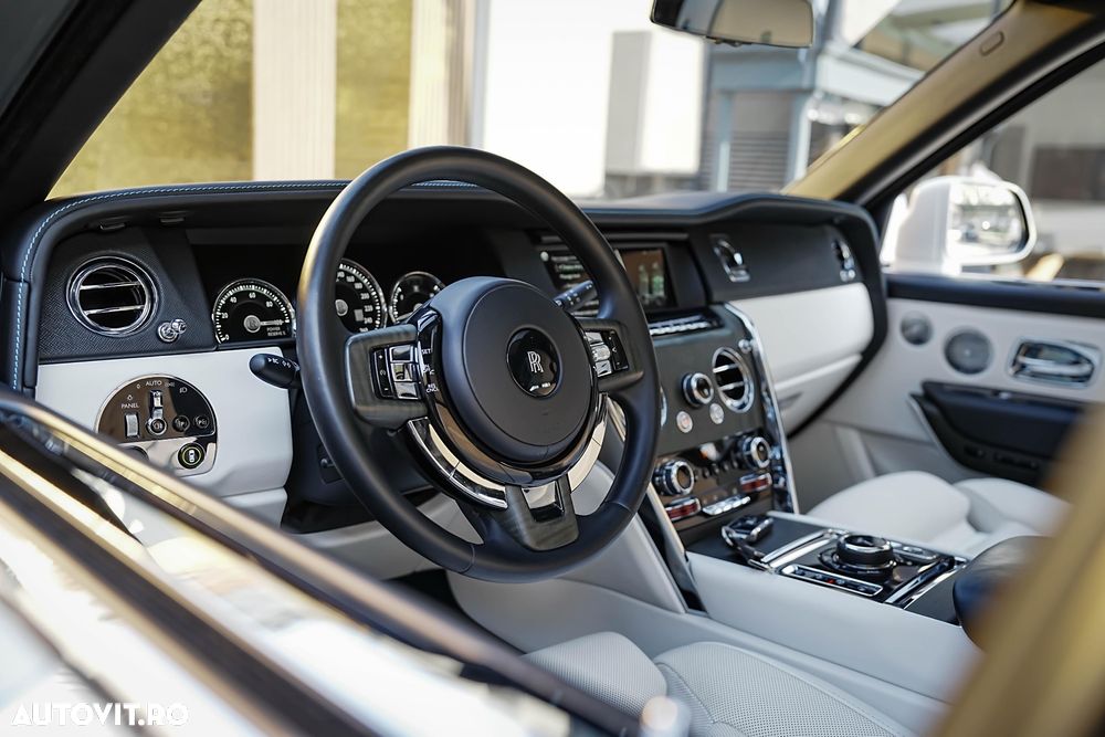 Rolls-Royce Cullinan Standard - 30