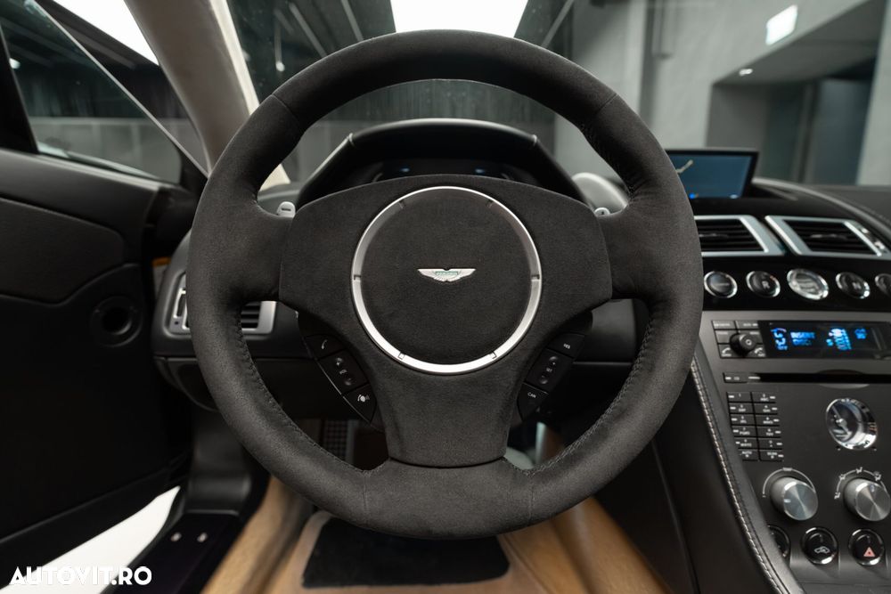 Aston Martin V8 Vantage - 27