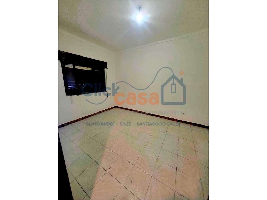 Oportunidade Única: Moradia T2 com Quintal de 415m² em Ermidas-Sado - Grande imagem: 3/14