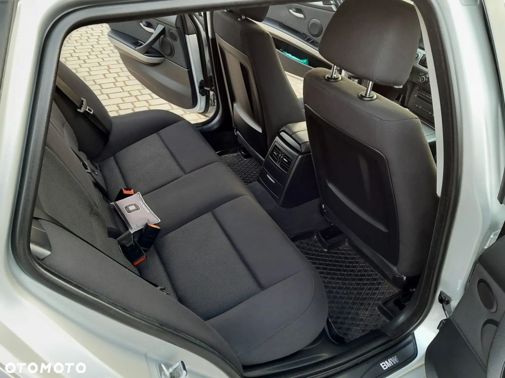 BMW Seria 3 320d DPF Touring - 16