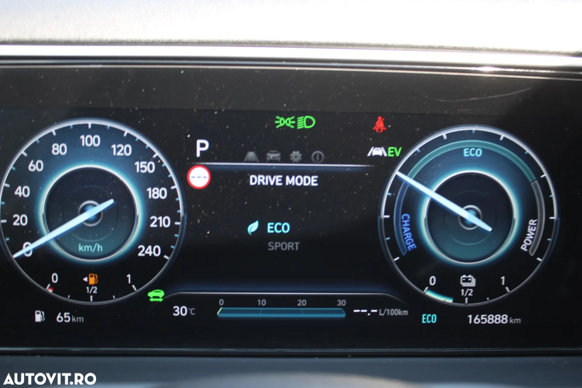 Hyundai Tucson HEV 1.6 l 230 CP 4WD 6AT Luxury - 12