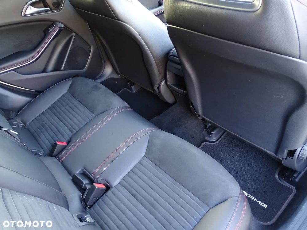 Mercedes-Benz CLA 200 7G-DCT AMG Line - 14