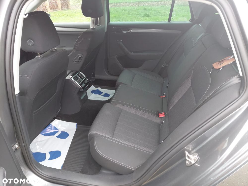 Skoda Superb 2.0 TDI SCR Style DSG - 6