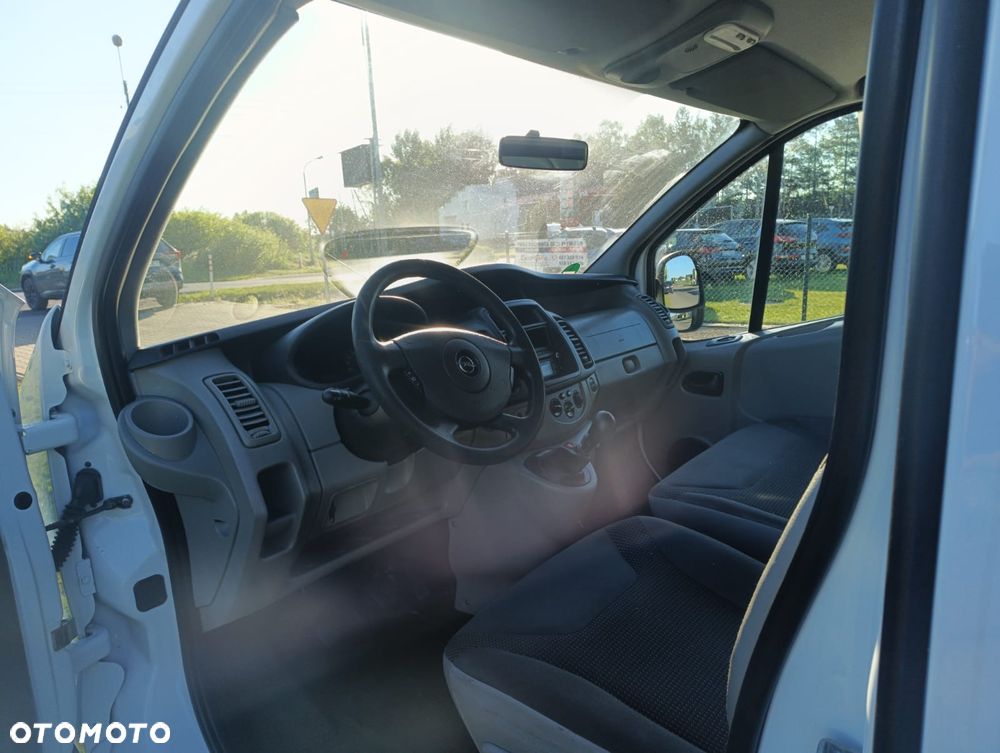 Opel Vivaro - 11