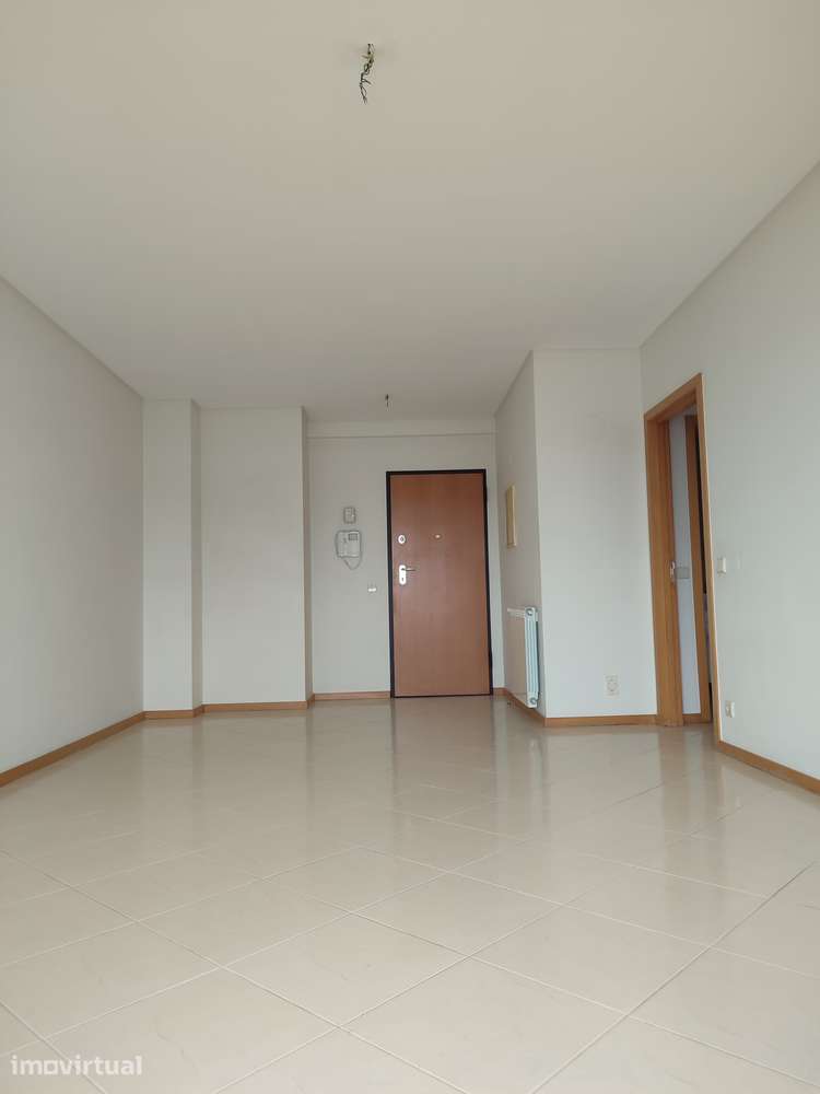 T1 com boas áreas, garagem fechada junto ao ALDI - Grande imagem: 5/18