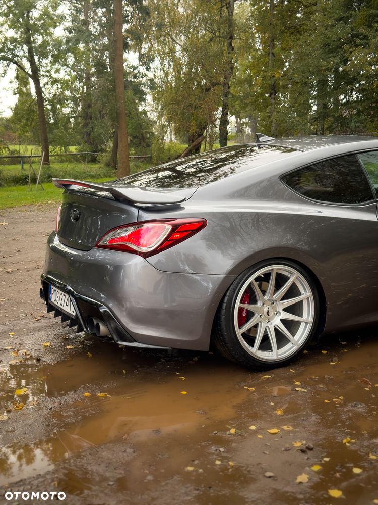 Hyundai Genesis Coupe - 11