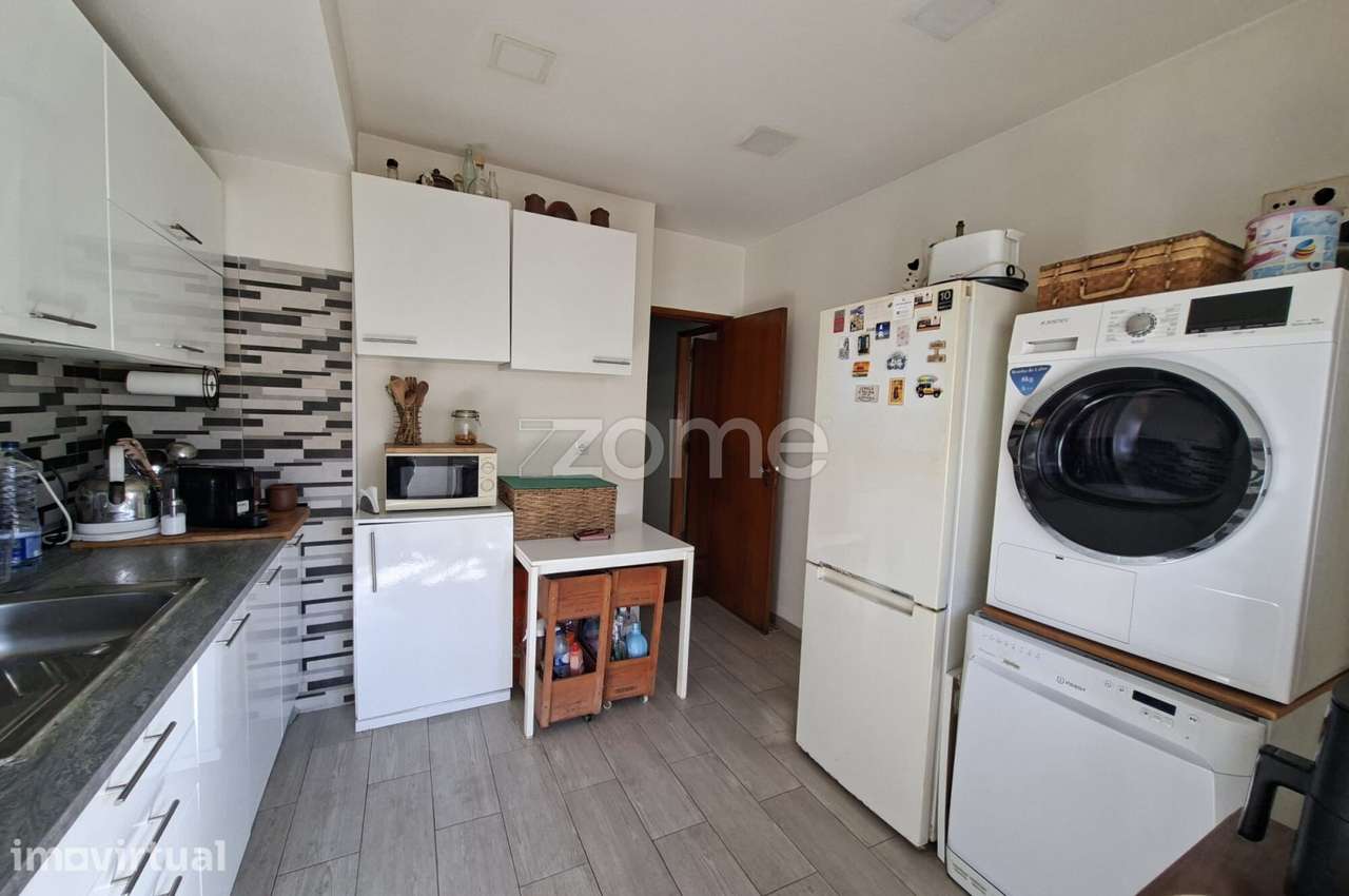Apartamento T2 com Sótão e Garagem em Mem Martins – Sintra - Grande imagem: 2/19