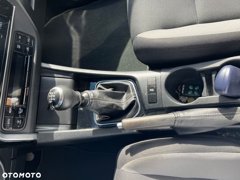 Toyota Auris 1.4 D-4D Active - 19