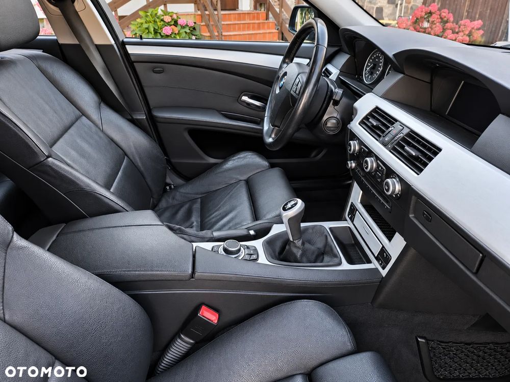 BMW Seria 5 525d - 21