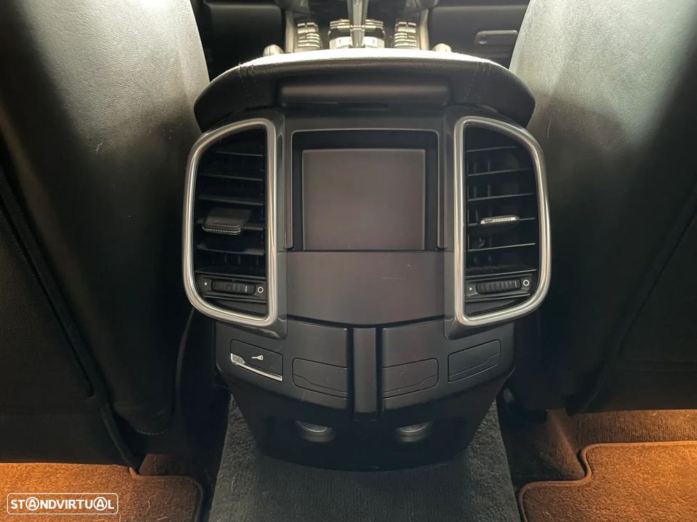 Porsche Cayenne - 27