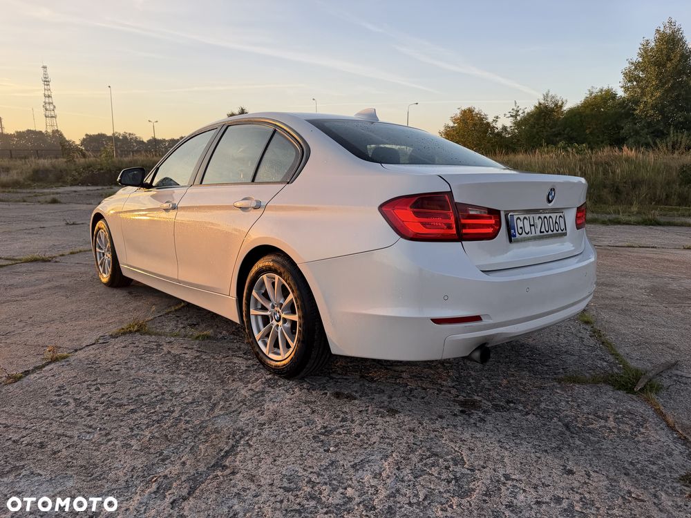 BMW F30 2012 photo 4