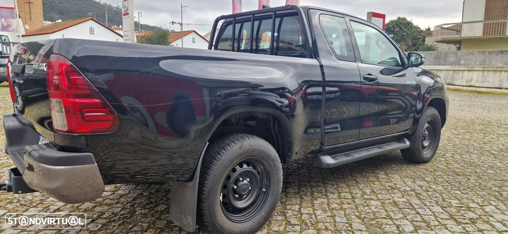 Toyota Hilux 2.4 D-4D 4WD CD CH Aut. - 10