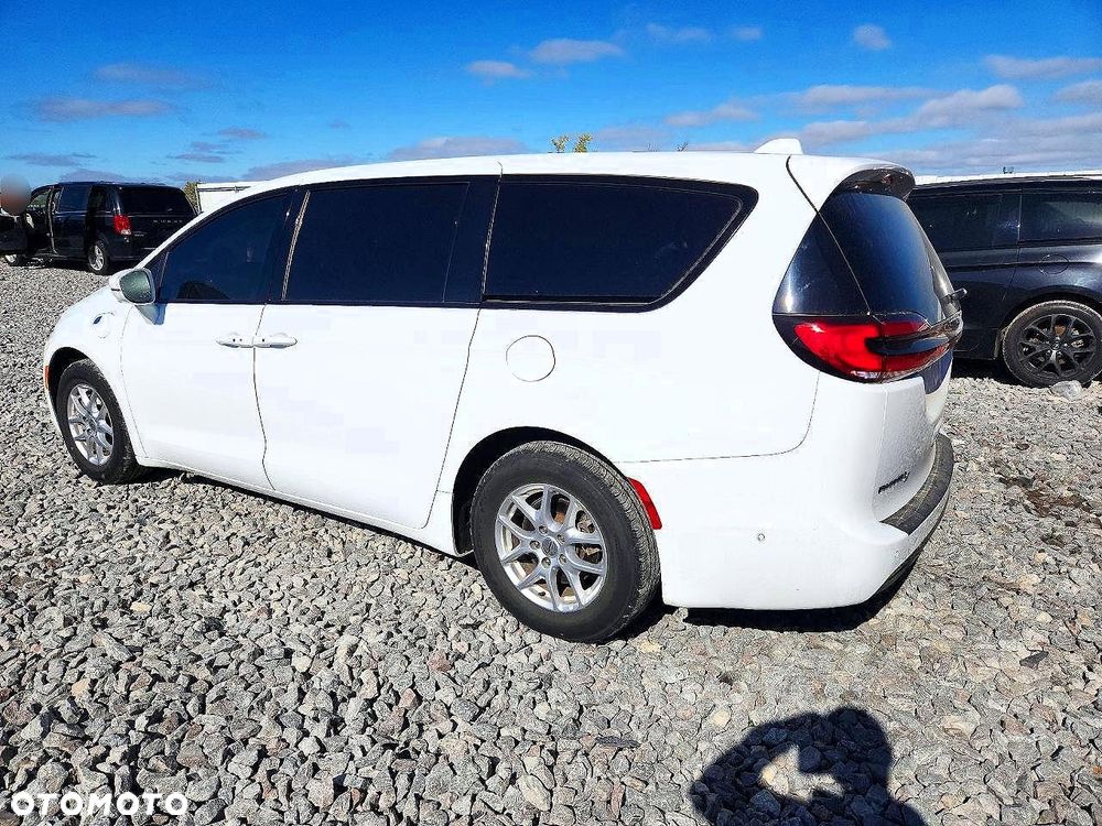 Chrysler Pacifica 2022 photo 3