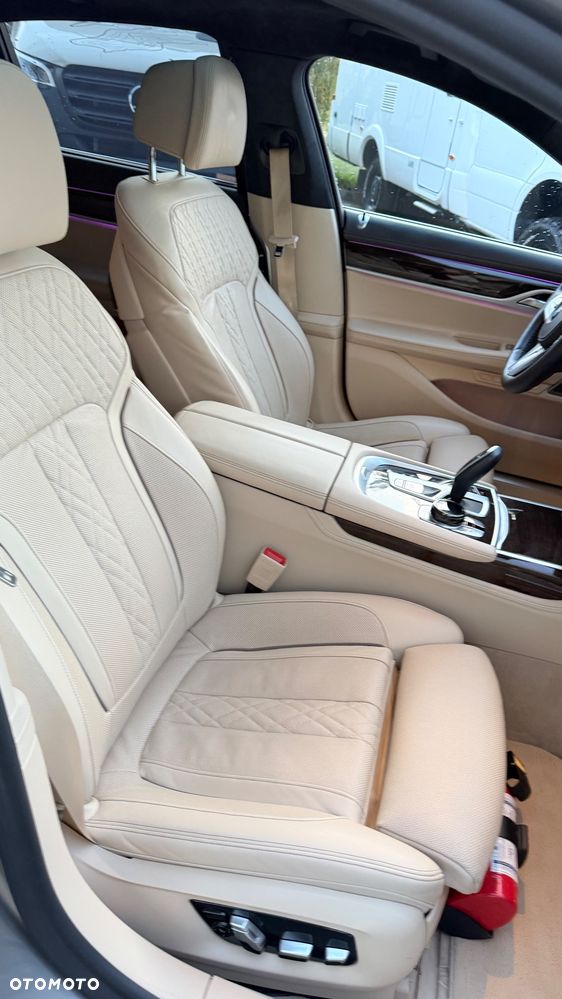 BMW Seria 7 - 20