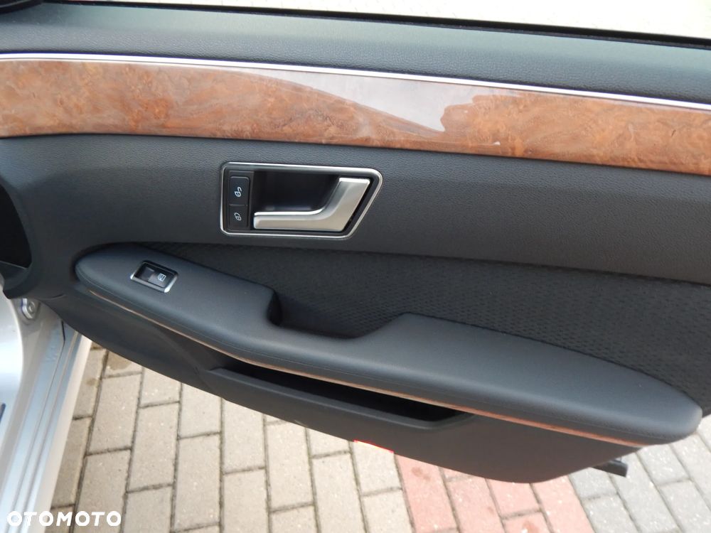 Mercedes-Benz Klasa E 250 CGI BlueEff Elegance - 16