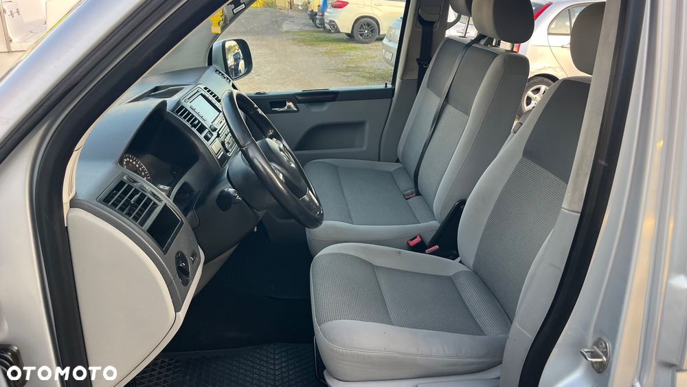 Volkswagen Caravelle - 12