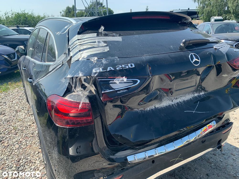 Mercedes-Benz GLA 250 4Matic 8G-DCT - 6