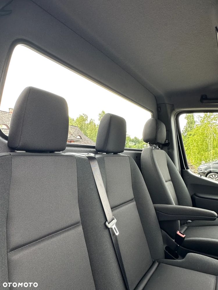 Mercedes-Benz Sprinter - 24