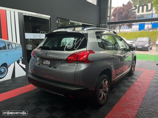 Peugeot 2008 1.2 PureTech Allure - 4