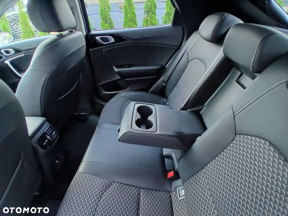 Kia XCeed - 18