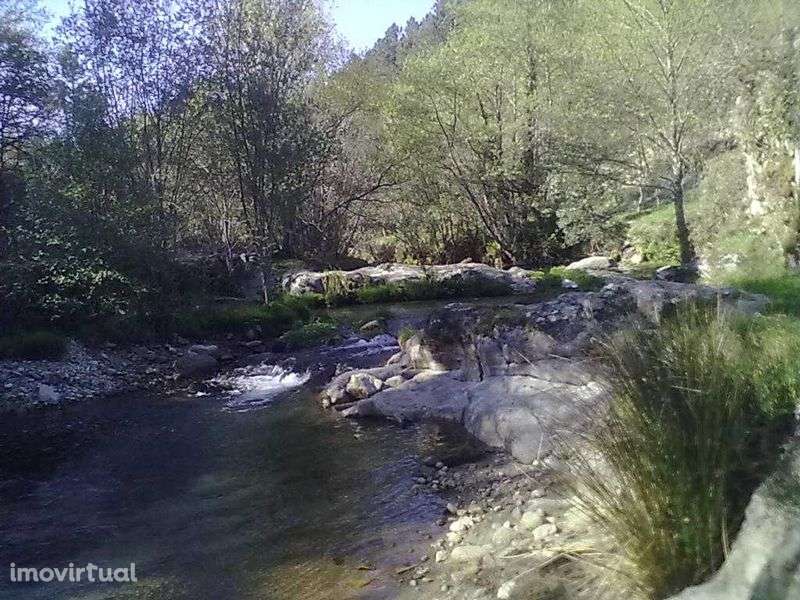 Casa em pedra para recuperar em aldeia - Grande imagem: 3/4