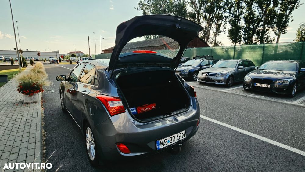Hyundai i30 1.6 CRDI Automatik Style - 6