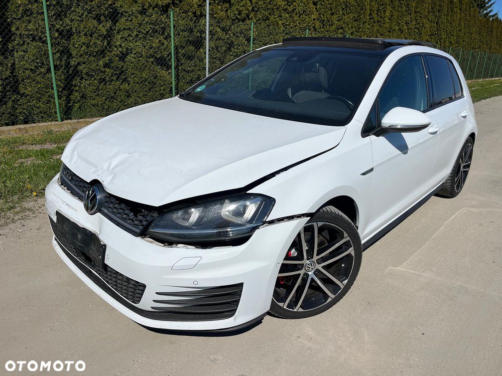 Volkswagen Golf - 1