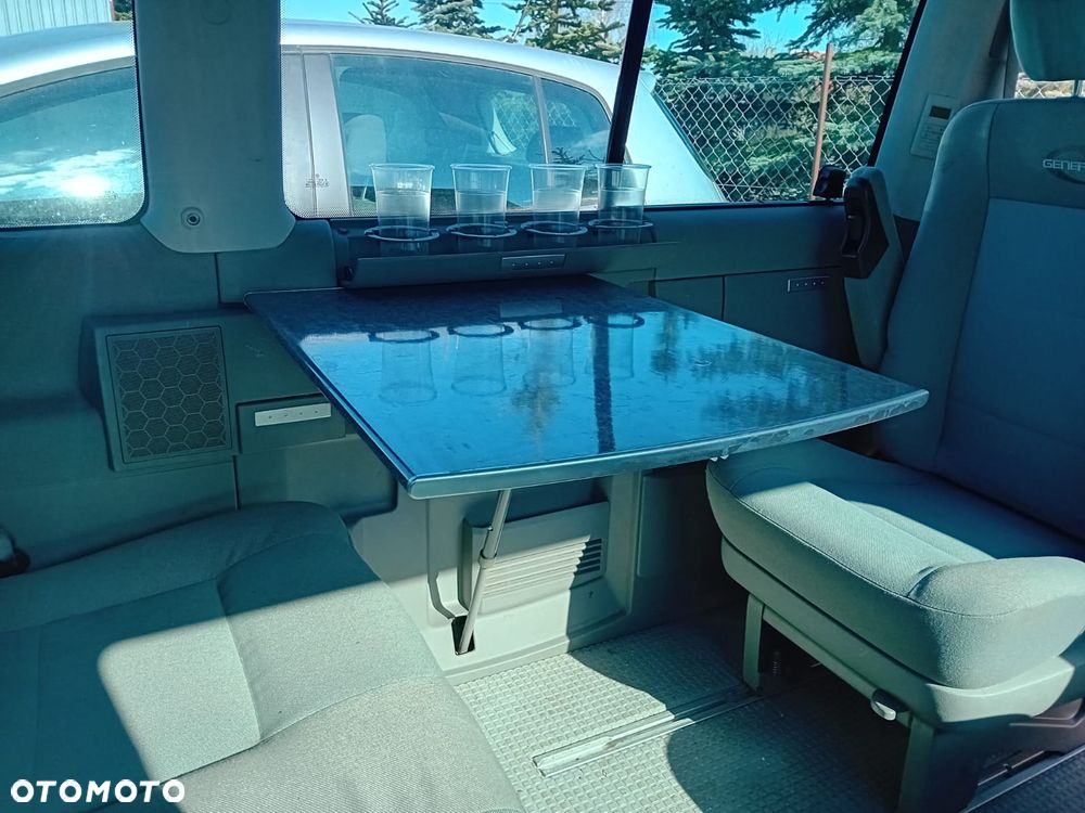 Volkswagen Multivan - 10