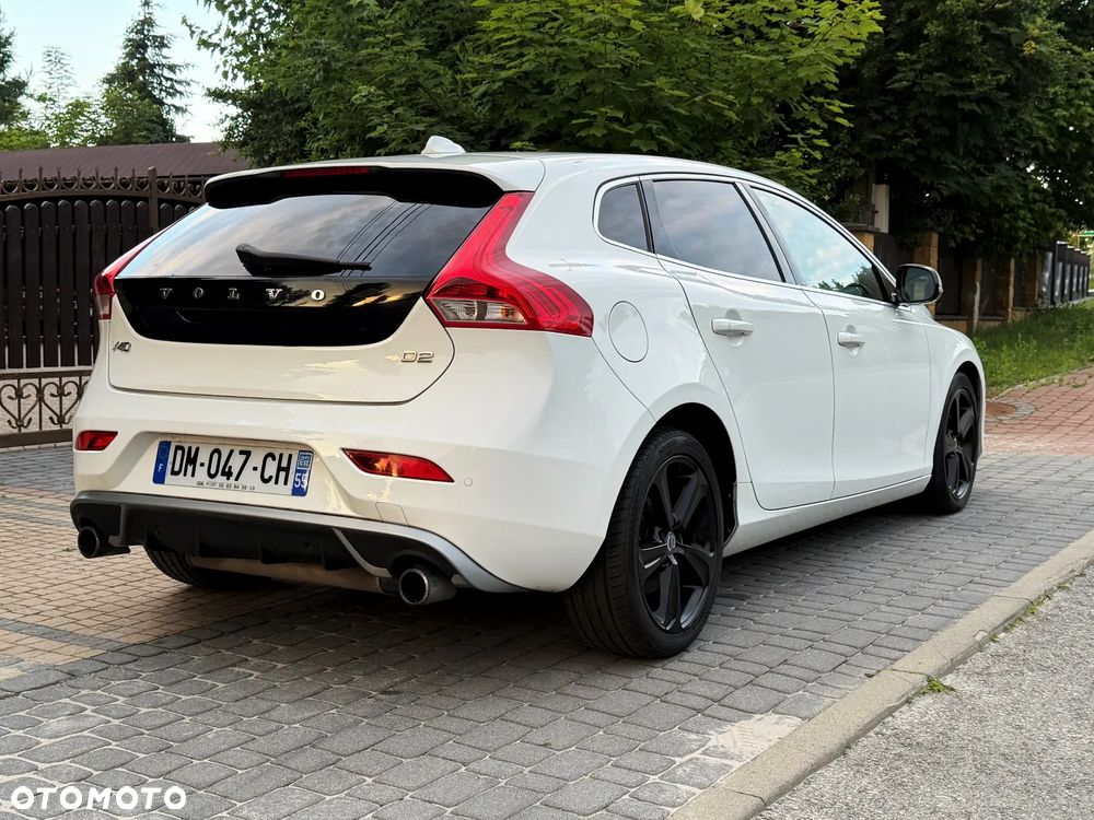 Volvo V40 D2 R Design - 4