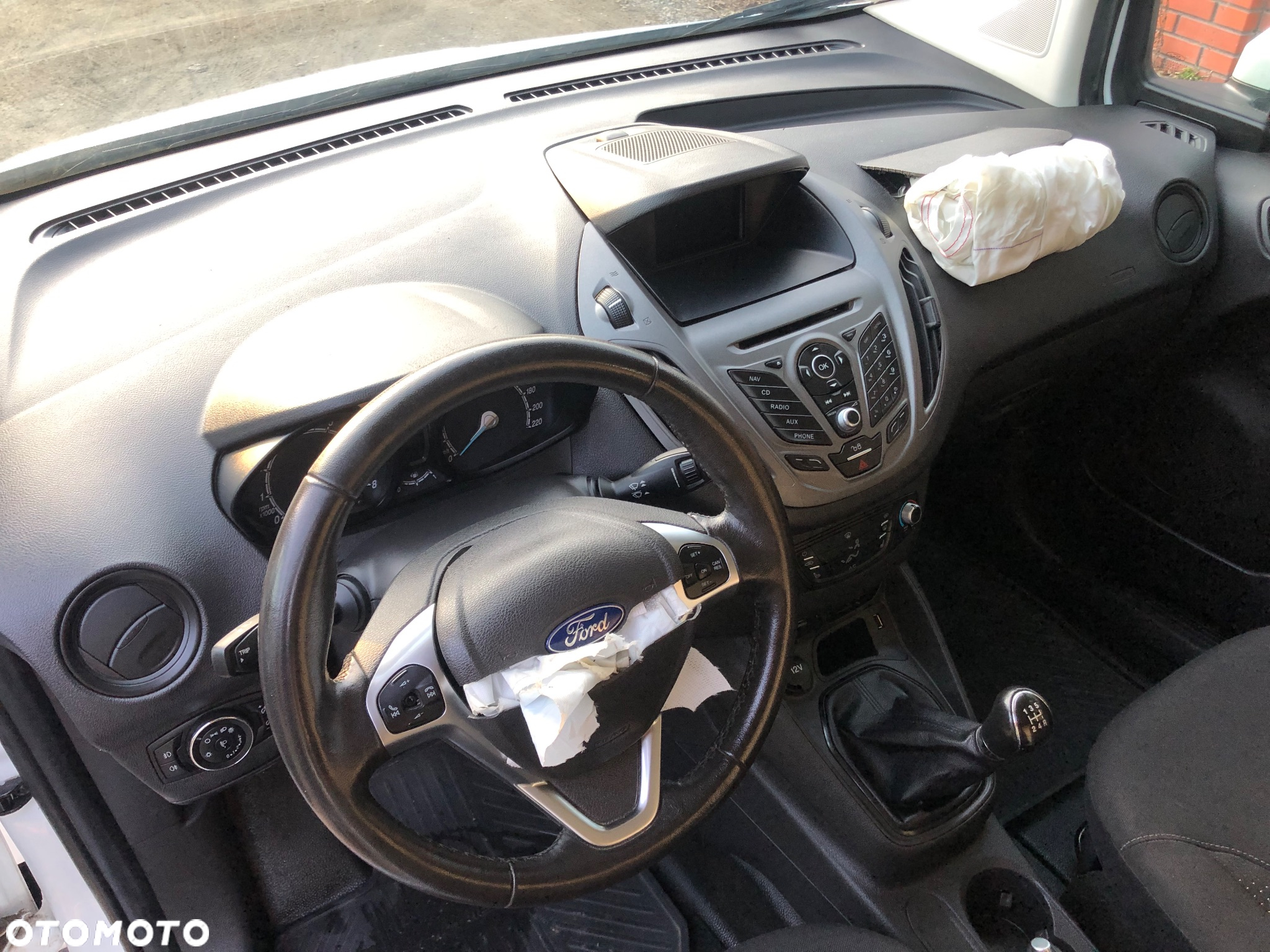 Ford Courier - 12