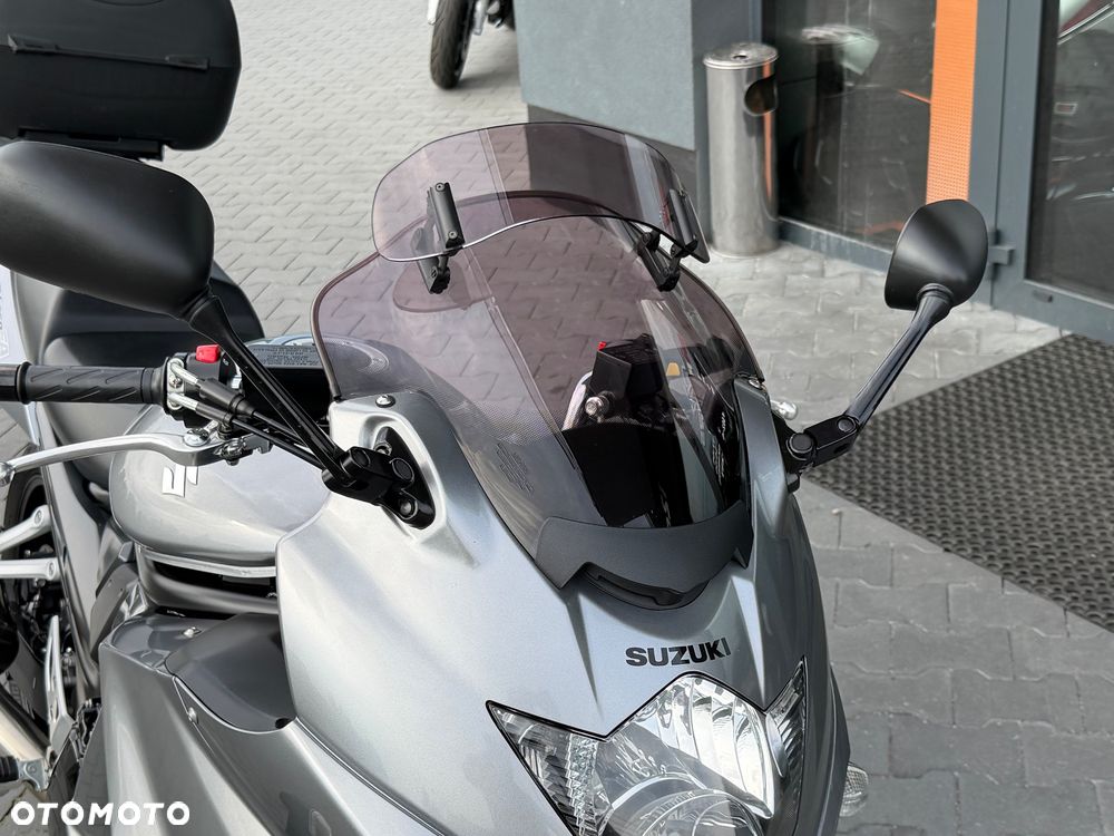 Suzuki GSX - 21
