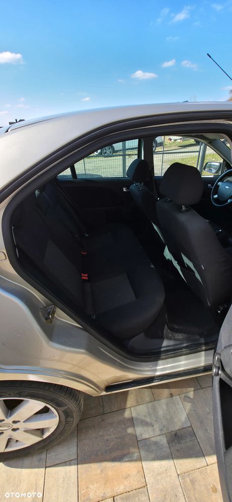 Ford Mondeo 1.8 Ambiente - 26