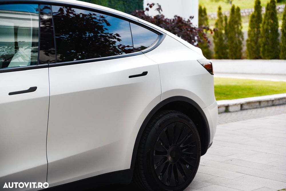 Tesla Model Y - 6