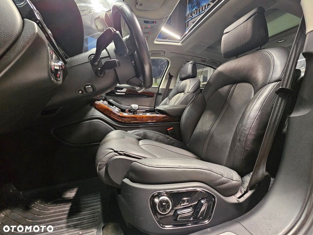 Audi A8 - 12