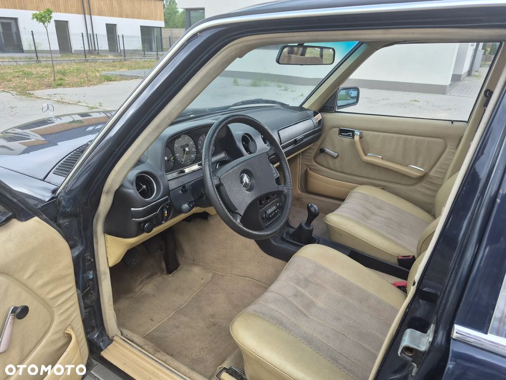 Mercedes-Benz W123 - 13