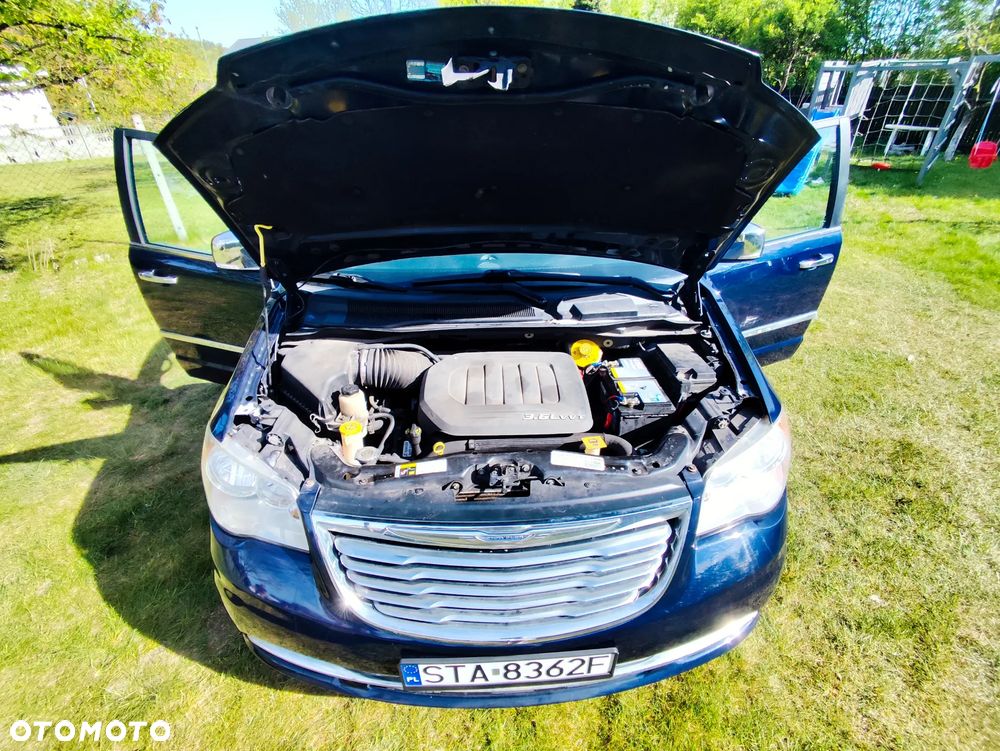Chrysler Town & Country 3.6 Limited - 7