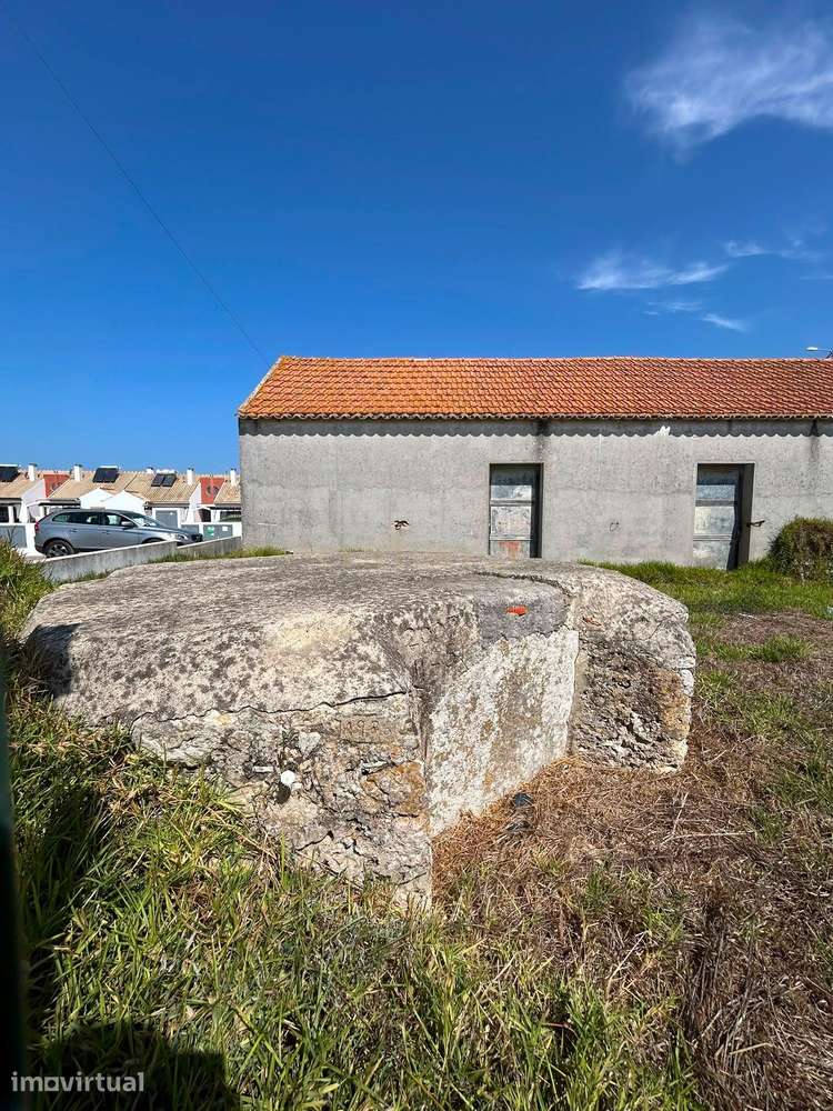 Terreno Urbano com 1.661m2, com capacidade construtiva de 498m2 em Azo - Grande imagem: 5/14