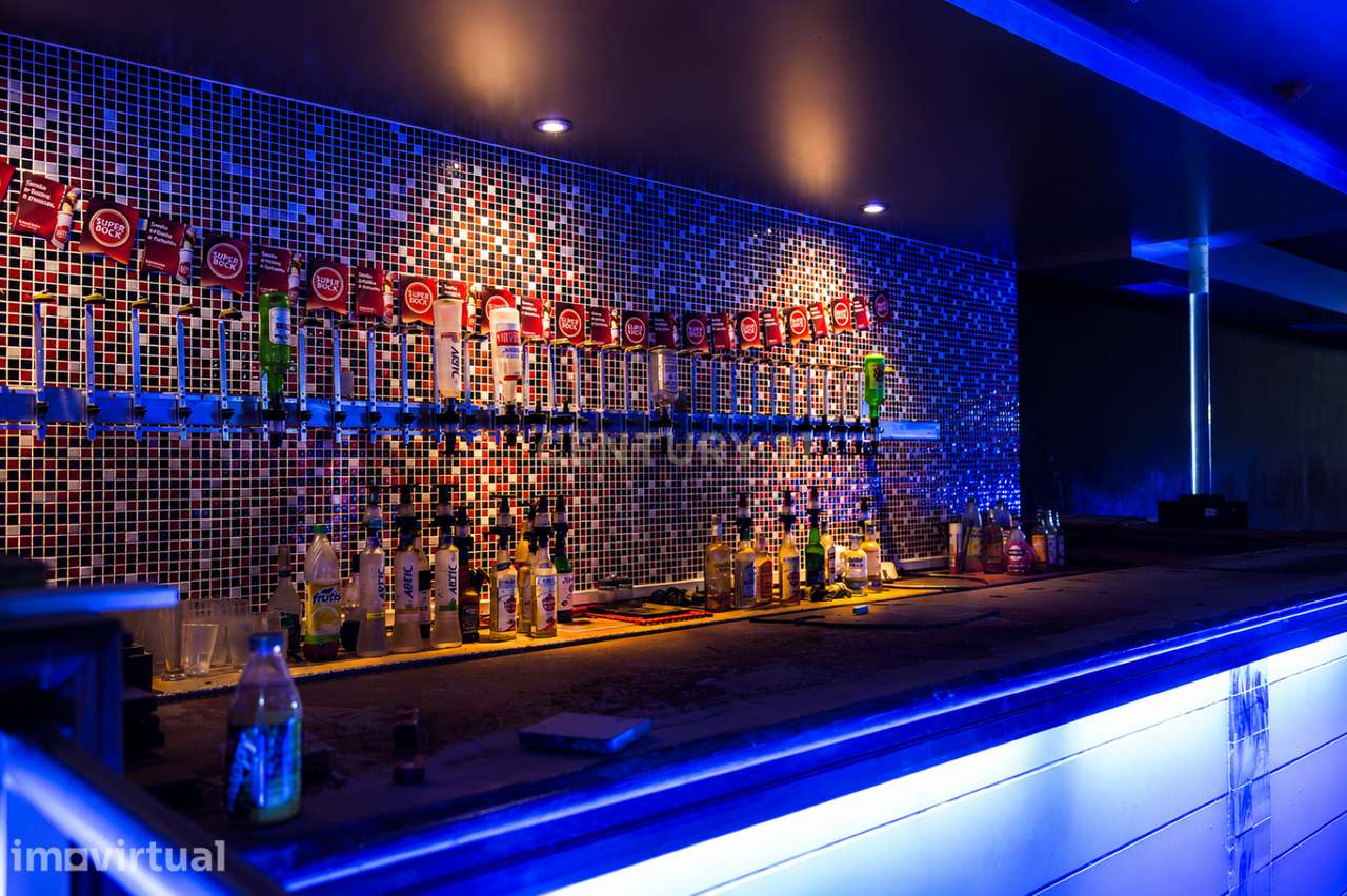 Espaço comercial com equipamentos de discoteca na Praia do Pedrogão - Grande imagem: 3/20