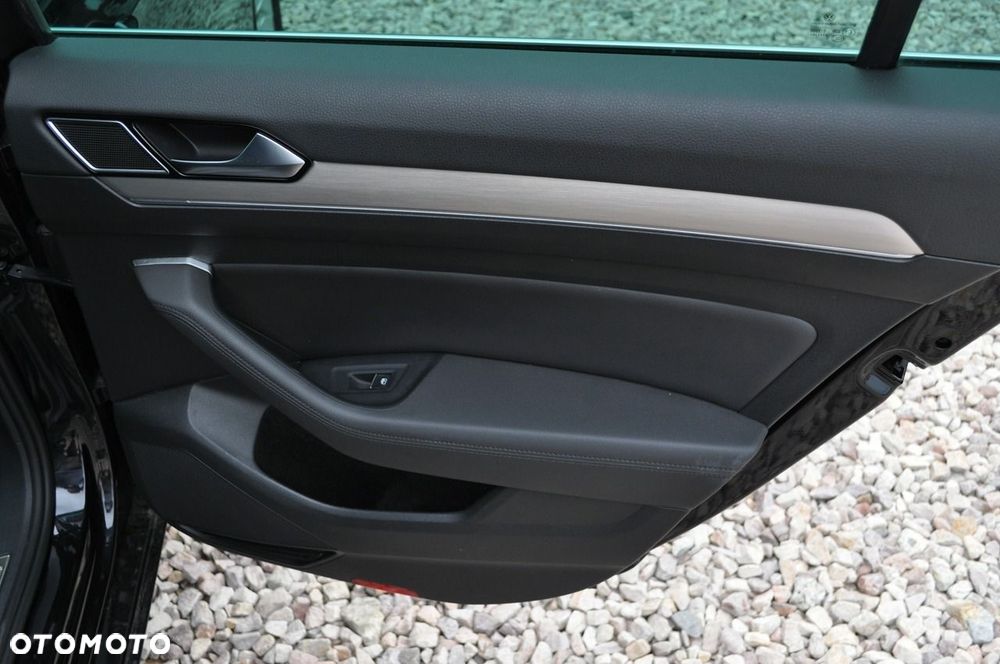 Volkswagen Passat - 34