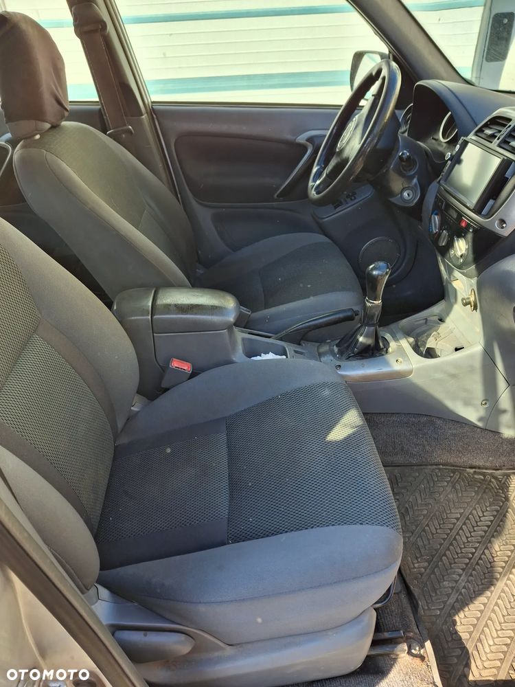 Toyota RAV4 - 6