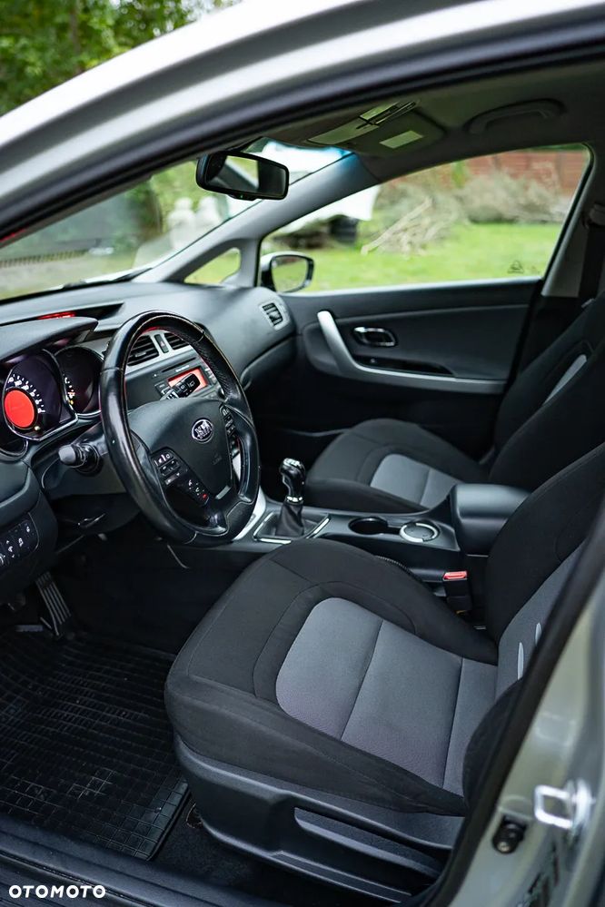 Kia Ceed 1.6 GDI Dream Team Edition - 18