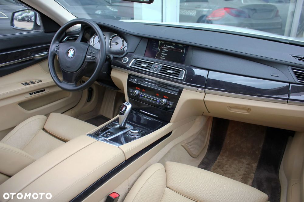 BMW Seria 7 750Li - 31